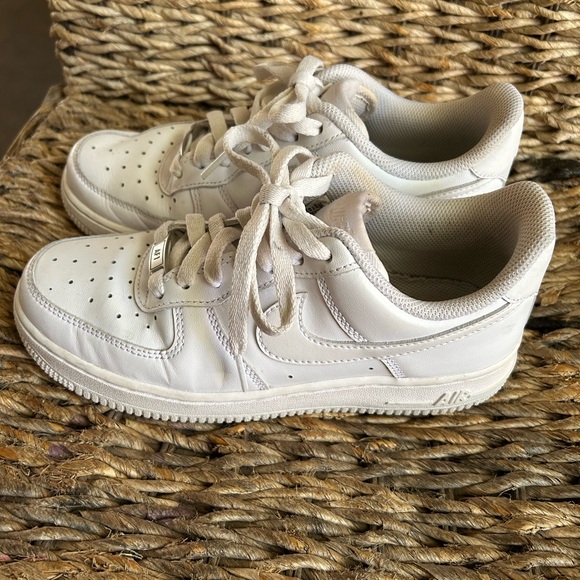Woman’s Air Force ones like new - Picture 1 of 5
